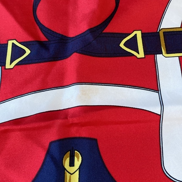 Hermes Eperon D'Or forever scarf approx 35”x35” silk, hand stitched rolled edges - Picture 15 of 16